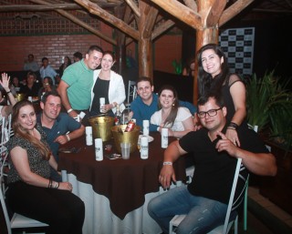 
<a style='margin-left: 5px;' class='btn btn-xs btn-social btn-facebook' href='https://www.facebook.com/sharer/sharer.php?u=https://www.galeramix.com.br/imagem/a44/800-800-90/conteudo/site_galerias/44/milionario-e-marciano-galera-mix-32.jpg' rel='popup' data-width='500' data-height='400'><i class='fa fa-facebook'></i>Compartilhar <span class='hidden-xs'>no Facebook</span>
</a> 
<a class='btn btn-default btn-xs' target='_blank' href='imagem/a44/800-800-90/conteudo/site_galerias/44/milionario-e-marciano-galera-mix-32.jpg'>
<span class='glyphicon glyphicon-cloud-download'></span> Salvar
</a>
