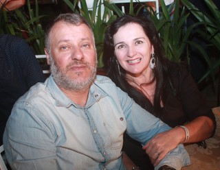 
<a style='margin-left: 5px;' class='btn btn-xs btn-social btn-facebook' href='https://www.facebook.com/sharer/sharer.php?u=https://www.galeramix.com.br/imagem/a44/800-800-90/conteudo/site_galerias/44/milionario-e-marciano-galera-mix-34.jpg' rel='popup' data-width='500' data-height='400'><i class='fa fa-facebook'></i>Compartilhar <span class='hidden-xs'>no Facebook</span>
</a> 
<a class='btn btn-default btn-xs' target='_blank' href='imagem/a44/800-800-90/conteudo/site_galerias/44/milionario-e-marciano-galera-mix-34.jpg'>
<span class='glyphicon glyphicon-cloud-download'></span> Salvar
</a>
