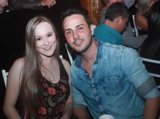 
<a style='margin-left: 5px;' class='btn btn-xs btn-social btn-facebook' href='https://www.facebook.com/sharer/sharer.php?u=https://www.galeramix.com.br/imagem/a44/800-800-90/conteudo/site_galerias/44/milionario-e-marciano-galera-mix-38.jpg' rel='popup' data-width='500' data-height='400'><i class='fa fa-facebook'></i>Compartilhar <span class='hidden-xs'>no Facebook</span>
</a> 
<a class='btn btn-default btn-xs' target='_blank' href='imagem/a44/800-800-90/conteudo/site_galerias/44/milionario-e-marciano-galera-mix-38.jpg'>
<span class='glyphicon glyphicon-cloud-download'></span> Salvar
</a>
