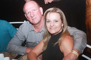 
<a style='margin-left: 5px;' class='btn btn-xs btn-social btn-facebook' href='https://www.facebook.com/sharer/sharer.php?u=https://www.galeramix.com.br/imagem/a44/800-800-90/conteudo/site_galerias/44/milionario-e-marciano-galera-mix-40.jpg' rel='popup' data-width='500' data-height='400'><i class='fa fa-facebook'></i>Compartilhar <span class='hidden-xs'>no Facebook</span>
</a> 
<a class='btn btn-default btn-xs' target='_blank' href='imagem/a44/800-800-90/conteudo/site_galerias/44/milionario-e-marciano-galera-mix-40.jpg'>
<span class='glyphicon glyphicon-cloud-download'></span> Salvar
</a>
