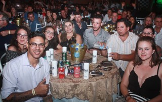 
<a style='margin-left: 5px;' class='btn btn-xs btn-social btn-facebook' href='https://www.facebook.com/sharer/sharer.php?u=https://www.galeramix.com.br/imagem/a44/800-800-90/conteudo/site_galerias/44/milionario-e-marciano-galera-mix-50.jpg' rel='popup' data-width='500' data-height='400'><i class='fa fa-facebook'></i>Compartilhar <span class='hidden-xs'>no Facebook</span>
</a> 
<a class='btn btn-default btn-xs' target='_blank' href='imagem/a44/800-800-90/conteudo/site_galerias/44/milionario-e-marciano-galera-mix-50.jpg'>
<span class='glyphicon glyphicon-cloud-download'></span> Salvar
</a>
