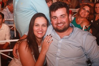 
<a style='margin-left: 5px;' class='btn btn-xs btn-social btn-facebook' href='https://www.facebook.com/sharer/sharer.php?u=https://www.galeramix.com.br/imagem/a44/800-800-90/conteudo/site_galerias/44/milionario-e-marciano-galera-mix-55.jpg' rel='popup' data-width='500' data-height='400'><i class='fa fa-facebook'></i>Compartilhar <span class='hidden-xs'>no Facebook</span>
</a> 
<a class='btn btn-default btn-xs' target='_blank' href='imagem/a44/800-800-90/conteudo/site_galerias/44/milionario-e-marciano-galera-mix-55.jpg'>
<span class='glyphicon glyphicon-cloud-download'></span> Salvar
</a>
