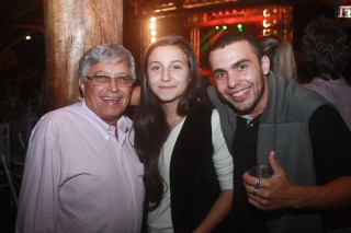 
<a style='margin-left: 5px;' class='btn btn-xs btn-social btn-facebook' href='https://www.facebook.com/sharer/sharer.php?u=https://www.galeramix.com.br/imagem/a44/800-800-90/conteudo/site_galerias/44/milionario-e-marciano-galera-mix-68.jpg' rel='popup' data-width='500' data-height='400'><i class='fa fa-facebook'></i>Compartilhar <span class='hidden-xs'>no Facebook</span>
</a> 
<a class='btn btn-default btn-xs' target='_blank' href='imagem/a44/800-800-90/conteudo/site_galerias/44/milionario-e-marciano-galera-mix-68.jpg'>
<span class='glyphicon glyphicon-cloud-download'></span> Salvar
</a>
