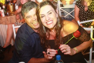 
<a style='margin-left: 5px;' class='btn btn-xs btn-social btn-facebook' href='https://www.facebook.com/sharer/sharer.php?u=https://www.galeramix.com.br/imagem/a44/800-800-90/conteudo/site_galerias/44/milionario-e-marciano-galera-mix-7.jpg' rel='popup' data-width='500' data-height='400'><i class='fa fa-facebook'></i>Compartilhar <span class='hidden-xs'>no Facebook</span>
</a> 
<a class='btn btn-default btn-xs' target='_blank' href='imagem/a44/800-800-90/conteudo/site_galerias/44/milionario-e-marciano-galera-mix-7.jpg'>
<span class='glyphicon glyphicon-cloud-download'></span> Salvar
</a>
