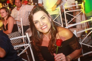 
<a style='margin-left: 5px;' class='btn btn-xs btn-social btn-facebook' href='https://www.facebook.com/sharer/sharer.php?u=https://www.galeramix.com.br/imagem/a44/800-800-90/conteudo/site_galerias/44/milionario-e-marciano-galera-mix-8.jpg' rel='popup' data-width='500' data-height='400'><i class='fa fa-facebook'></i>Compartilhar <span class='hidden-xs'>no Facebook</span>
</a> 
<a class='btn btn-default btn-xs' target='_blank' href='imagem/a44/800-800-90/conteudo/site_galerias/44/milionario-e-marciano-galera-mix-8.jpg'>
<span class='glyphicon glyphicon-cloud-download'></span> Salvar
</a>
