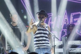 
                                <a style='margin-left: 5px;' class='btn btn-xs btn-social btn-facebook' href='https://www.facebook.com/sharer/sharer.php?u=https://www.galeramix.com.br/imagem/a45/800-800-90/conteudo/site_galerias/45/live-eventos-galera-mix-10.jpg' rel='popup' data-width='500' data-height='400'><i class='fa fa-facebook'></i>Compartilhar <span class='hidden-xs'>no Facebook</span>
                            </a> 
                            <a class='btn btn-default btn-xs' target='_blank' href='imagem/a45/800-800-90/conteudo/site_galerias/45/live-eventos-galera-mix-10.jpg'>
                                <span class='glyphicon glyphicon-cloud-download'></span> Salvar
                            </a>
                            