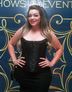 
                <a style='margin-left: 5px;' class='btn btn-xs btn-social btn-facebook' href='https://www.facebook.com/sharer/sharer.php?u=https://www.galeramix.com.br/imagem/a45/800-800-90/conteudo/site_galerias/45/live-eventos-galera-mix-103.jpg' rel='popup' data-width='500' data-height='400'><i class='fa fa-facebook'></i>Compartilhar <span class='hidden-xs'>no Facebook</span>
            </a> 
            <a class='btn btn-default btn-xs' target='_blank' href='imagem/a45/800-800-90/conteudo/site_galerias/45/live-eventos-galera-mix-103.jpg'>
                <span class='glyphicon glyphicon-cloud-download'></span> Salvar
            </a>
            