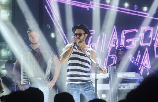 
<a style='margin-left: 5px;' class='btn btn-xs btn-social btn-facebook' href='https://www.facebook.com/sharer/sharer.php?u=https://www.galeramix.com.br/imagem/a45/800-800-90/conteudo/site_galerias/45/live-eventos-galera-mix-11.jpg' rel='popup' data-width='500' data-height='400'><i class='fa fa-facebook'></i>Compartilhar <span class='hidden-xs'>no Facebook</span>
</a> 
<a class='btn btn-default btn-xs' target='_blank' href='imagem/a45/800-800-90/conteudo/site_galerias/45/live-eventos-galera-mix-11.jpg'>
<span class='glyphicon glyphicon-cloud-download'></span> Salvar
</a>
