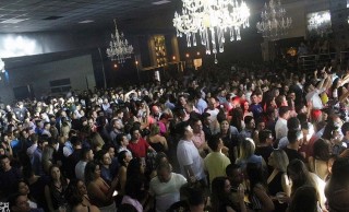 
<a style='margin-left: 5px;' class='btn btn-xs btn-social btn-facebook' href='https://www.facebook.com/sharer/sharer.php?u=https://www.galeramix.com.br/imagem/a45/800-800-90/conteudo/site_galerias/45/live-eventos-galera-mix-114.jpg' rel='popup' data-width='500' data-height='400'><i class='fa fa-facebook'></i>Compartilhar <span class='hidden-xs'>no Facebook</span>
</a> 
<a class='btn btn-default btn-xs' target='_blank' href='imagem/a45/800-800-90/conteudo/site_galerias/45/live-eventos-galera-mix-114.jpg'>
<span class='glyphicon glyphicon-cloud-download'></span> Salvar
</a>
