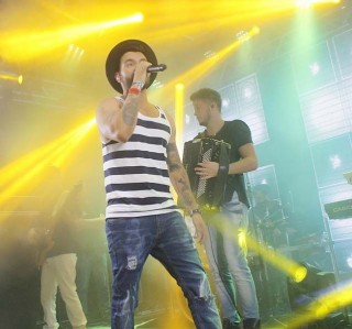 
<a style='margin-left: 5px;' class='btn btn-xs btn-social btn-facebook' href='https://www.facebook.com/sharer/sharer.php?u=https://www.galeramix.com.br/imagem/a45/800-800-90/conteudo/site_galerias/45/live-eventos-galera-mix-4.jpg' rel='popup' data-width='500' data-height='400'><i class='fa fa-facebook'></i>Compartilhar <span class='hidden-xs'>no Facebook</span>
</a> 
<a class='btn btn-default btn-xs' target='_blank' href='imagem/a45/800-800-90/conteudo/site_galerias/45/live-eventos-galera-mix-4.jpg'>
<span class='glyphicon glyphicon-cloud-download'></span> Salvar
</a>
