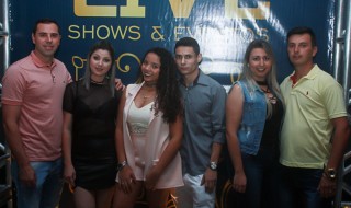 
<a style='margin-left: 5px;' class='btn btn-xs btn-social btn-facebook' href='https://www.facebook.com/sharer/sharer.php?u=https://www.galeramix.com.br/imagem/a45/800-800-90/conteudo/site_galerias/45/live-eventos-galera-mix-51.jpg' rel='popup' data-width='500' data-height='400'><i class='fa fa-facebook'></i>Compartilhar <span class='hidden-xs'>no Facebook</span>
</a> 
<a class='btn btn-default btn-xs' target='_blank' href='imagem/a45/800-800-90/conteudo/site_galerias/45/live-eventos-galera-mix-51.jpg'>
<span class='glyphicon glyphicon-cloud-download'></span> Salvar
</a>
