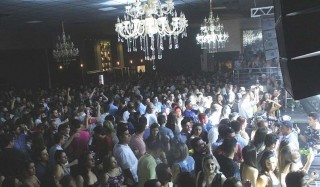 
<a style='margin-left: 5px;' class='btn btn-xs btn-social btn-facebook' href='https://www.facebook.com/sharer/sharer.php?u=https://www.galeramix.com.br/imagem/a45/800-800-90/conteudo/site_galerias/45/live-eventos-galera-mix-6.jpg' rel='popup' data-width='500' data-height='400'><i class='fa fa-facebook'></i>Compartilhar <span class='hidden-xs'>no Facebook</span>
</a> 
<a class='btn btn-default btn-xs' target='_blank' href='imagem/a45/800-800-90/conteudo/site_galerias/45/live-eventos-galera-mix-6.jpg'>
<span class='glyphicon glyphicon-cloud-download'></span> Salvar
</a>
