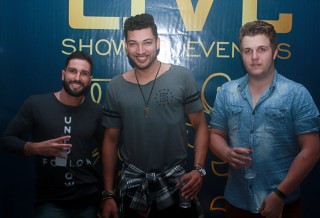 
<a style='margin-left: 5px;' class='btn btn-xs btn-social btn-facebook' href='https://www.facebook.com/sharer/sharer.php?u=https://www.galeramix.com.br/imagem/a45/800-800-90/conteudo/site_galerias/45/live-eventos-galera-mix-66.jpg' rel='popup' data-width='500' data-height='400'><i class='fa fa-facebook'></i>Compartilhar <span class='hidden-xs'>no Facebook</span>
</a> 
<a class='btn btn-default btn-xs' target='_blank' href='imagem/a45/800-800-90/conteudo/site_galerias/45/live-eventos-galera-mix-66.jpg'>
<span class='glyphicon glyphicon-cloud-download'></span> Salvar
</a>
