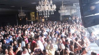 
<a style='margin-left: 5px;' class='btn btn-xs btn-social btn-facebook' href='https://www.facebook.com/sharer/sharer.php?u=https://www.galeramix.com.br/imagem/a45/800-800-90/conteudo/site_galerias/45/live-eventos-galera-mix-7.jpg' rel='popup' data-width='500' data-height='400'><i class='fa fa-facebook'></i>Compartilhar <span class='hidden-xs'>no Facebook</span>
</a> 
<a class='btn btn-default btn-xs' target='_blank' href='imagem/a45/800-800-90/conteudo/site_galerias/45/live-eventos-galera-mix-7.jpg'>
<span class='glyphicon glyphicon-cloud-download'></span> Salvar
</a>
