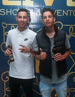 
<a style='margin-left: 5px;' class='btn btn-xs btn-social btn-facebook' href='https://www.facebook.com/sharer/sharer.php?u=https://www.galeramix.com.br/imagem/a45/800-800-90/conteudo/site_galerias/45/live-eventos-galera-mix-72.jpg' rel='popup' data-width='500' data-height='400'><i class='fa fa-facebook'></i>Compartilhar <span class='hidden-xs'>no Facebook</span>
</a> 
<a class='btn btn-default btn-xs' target='_blank' href='imagem/a45/800-800-90/conteudo/site_galerias/45/live-eventos-galera-mix-72.jpg'>
<span class='glyphicon glyphicon-cloud-download'></span> Salvar
</a>
