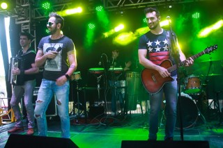 
                                    <a style='margin-left: 5px;' class='btn btn-xs btn-social btn-facebook' href='https://www.facebook.com/sharer/sharer.php?u=https://www.galeramix.com.br/imagem/a46/800-800-90/conteudo/site_galerias/46/001.jpg' rel='popup' data-width='500' data-height='400'><i class='fa fa-facebook'></i>Compartilhar <span class='hidden-xs'>no Facebook</span>
                                </a> 
                                <a class='btn btn-default btn-xs' target='_blank' href='imagem/a46/800-800-90/conteudo/site_galerias/46/001.jpg'>
                                    <span class='glyphicon glyphicon-cloud-download'></span> Salvar
                                </a>
                                