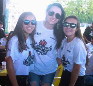 
<a style='margin-left: 5px;' class='btn btn-xs btn-social btn-facebook' href='https://www.facebook.com/sharer/sharer.php?u=https://www.galeramix.com.br/imagem/a46/800-800-90/conteudo/site_galerias/46/churrascada-afajti-tijucas-galera-mix-33.jpg' rel='popup' data-width='500' data-height='400'><i class='fa fa-facebook'></i>Compartilhar <span class='hidden-xs'>no Facebook</span>
</a> 
<a class='btn btn-default btn-xs' target='_blank' href='imagem/a46/800-800-90/conteudo/site_galerias/46/churrascada-afajti-tijucas-galera-mix-33.jpg'>
<span class='glyphicon glyphicon-cloud-download'></span> Salvar
</a>
