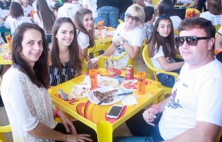 
<a style='margin-left: 5px;' class='btn btn-xs btn-social btn-facebook' href='https://www.facebook.com/sharer/sharer.php?u=https://www.galeramix.com.br/imagem/a46/800-800-90/conteudo/site_galerias/46/churrascada-afajti-tijucas-galera-mix-37.jpg' rel='popup' data-width='500' data-height='400'><i class='fa fa-facebook'></i>Compartilhar <span class='hidden-xs'>no Facebook</span>
</a> 
<a class='btn btn-default btn-xs' target='_blank' href='imagem/a46/800-800-90/conteudo/site_galerias/46/churrascada-afajti-tijucas-galera-mix-37.jpg'>
<span class='glyphicon glyphicon-cloud-download'></span> Salvar
</a>
