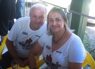 
<a style='margin-left: 5px;' class='btn btn-xs btn-social btn-facebook' href='https://www.facebook.com/sharer/sharer.php?u=https://www.galeramix.com.br/imagem/a46/800-800-90/conteudo/site_galerias/46/churrascada-afajti-tijucas-galera-mix-47.jpg' rel='popup' data-width='500' data-height='400'><i class='fa fa-facebook'></i>Compartilhar <span class='hidden-xs'>no Facebook</span>
</a> 
<a class='btn btn-default btn-xs' target='_blank' href='imagem/a46/800-800-90/conteudo/site_galerias/46/churrascada-afajti-tijucas-galera-mix-47.jpg'>
<span class='glyphicon glyphicon-cloud-download'></span> Salvar
</a>
