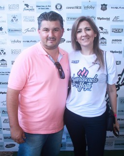 
<a style='margin-left: 5px;' class='btn btn-xs btn-social btn-facebook' href='https://www.facebook.com/sharer/sharer.php?u=https://www.galeramix.com.br/imagem/a46/800-800-90/conteudo/site_galerias/46/churrascada-afajti-tijucas-galera-mix-52.jpg' rel='popup' data-width='500' data-height='400'><i class='fa fa-facebook'></i>Compartilhar <span class='hidden-xs'>no Facebook</span>
</a> 
<a class='btn btn-default btn-xs' target='_blank' href='imagem/a46/800-800-90/conteudo/site_galerias/46/churrascada-afajti-tijucas-galera-mix-52.jpg'>
<span class='glyphicon glyphicon-cloud-download'></span> Salvar
</a>
