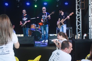 
<a style='margin-left: 5px;' class='btn btn-xs btn-social btn-facebook' href='https://www.facebook.com/sharer/sharer.php?u=https://www.galeramix.com.br/imagem/a46/800-800-90/conteudo/site_galerias/46/churrascada-afajti-tijucas-galera-mix-54.jpg' rel='popup' data-width='500' data-height='400'><i class='fa fa-facebook'></i>Compartilhar <span class='hidden-xs'>no Facebook</span>
</a> 
<a class='btn btn-default btn-xs' target='_blank' href='imagem/a46/800-800-90/conteudo/site_galerias/46/churrascada-afajti-tijucas-galera-mix-54.jpg'>
<span class='glyphicon glyphicon-cloud-download'></span> Salvar
</a>
