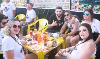 
<a style='margin-left: 5px;' class='btn btn-xs btn-social btn-facebook' href='https://www.facebook.com/sharer/sharer.php?u=https://www.galeramix.com.br/imagem/a46/800-800-90/conteudo/site_galerias/46/churrascada-afajti-tijucas-galera-mix-55.jpg' rel='popup' data-width='500' data-height='400'><i class='fa fa-facebook'></i>Compartilhar <span class='hidden-xs'>no Facebook</span>
</a> 
<a class='btn btn-default btn-xs' target='_blank' href='imagem/a46/800-800-90/conteudo/site_galerias/46/churrascada-afajti-tijucas-galera-mix-55.jpg'>
<span class='glyphicon glyphicon-cloud-download'></span> Salvar
</a>
