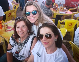 
<a style='margin-left: 5px;' class='btn btn-xs btn-social btn-facebook' href='https://www.facebook.com/sharer/sharer.php?u=https://www.galeramix.com.br/imagem/a46/800-800-90/conteudo/site_galerias/46/churrascada-afajti-tijucas-galera-mix-64.jpg' rel='popup' data-width='500' data-height='400'><i class='fa fa-facebook'></i>Compartilhar <span class='hidden-xs'>no Facebook</span>
</a> 
<a class='btn btn-default btn-xs' target='_blank' href='imagem/a46/800-800-90/conteudo/site_galerias/46/churrascada-afajti-tijucas-galera-mix-64.jpg'>
<span class='glyphicon glyphicon-cloud-download'></span> Salvar
</a>
