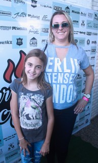 
<a style='margin-left: 5px;' class='btn btn-xs btn-social btn-facebook' href='https://www.facebook.com/sharer/sharer.php?u=https://www.galeramix.com.br/imagem/a46/800-800-90/conteudo/site_galerias/46/churrascada-afajti-tijucas-galera-mix-76.jpg' rel='popup' data-width='500' data-height='400'><i class='fa fa-facebook'></i>Compartilhar <span class='hidden-xs'>no Facebook</span>
</a> 
<a class='btn btn-default btn-xs' target='_blank' href='imagem/a46/800-800-90/conteudo/site_galerias/46/churrascada-afajti-tijucas-galera-mix-76.jpg'>
<span class='glyphicon glyphicon-cloud-download'></span> Salvar
</a>
