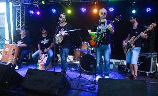 
<a style='margin-left: 5px;' class='btn btn-xs btn-social btn-facebook' href='https://www.facebook.com/sharer/sharer.php?u=https://www.galeramix.com.br/imagem/a46/800-800-90/conteudo/site_galerias/46/churrascada-afajti-tijucas-galera-mix-78.jpg' rel='popup' data-width='500' data-height='400'><i class='fa fa-facebook'></i>Compartilhar <span class='hidden-xs'>no Facebook</span>
</a> 
<a class='btn btn-default btn-xs' target='_blank' href='imagem/a46/800-800-90/conteudo/site_galerias/46/churrascada-afajti-tijucas-galera-mix-78.jpg'>
<span class='glyphicon glyphicon-cloud-download'></span> Salvar
</a>
