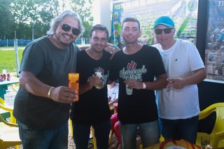 
<a style='margin-left: 5px;' class='btn btn-xs btn-social btn-facebook' href='https://www.facebook.com/sharer/sharer.php?u=https://www.galeramix.com.br/imagem/a46/800-800-90/conteudo/site_galerias/46/churrascada-afajti-tijucas-galera-mix-82.jpg' rel='popup' data-width='500' data-height='400'><i class='fa fa-facebook'></i>Compartilhar <span class='hidden-xs'>no Facebook</span>
</a> 
<a class='btn btn-default btn-xs' target='_blank' href='imagem/a46/800-800-90/conteudo/site_galerias/46/churrascada-afajti-tijucas-galera-mix-82.jpg'>
<span class='glyphicon glyphicon-cloud-download'></span> Salvar
</a>
