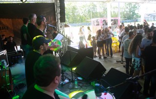 
<a style='margin-left: 5px;' class='btn btn-xs btn-social btn-facebook' href='https://www.facebook.com/sharer/sharer.php?u=https://www.galeramix.com.br/imagem/a46/800-800-90/conteudo/site_galerias/46/churrascada-afajti-tijucas-galera-mix-86.jpg' rel='popup' data-width='500' data-height='400'><i class='fa fa-facebook'></i>Compartilhar <span class='hidden-xs'>no Facebook</span>
</a> 
<a class='btn btn-default btn-xs' target='_blank' href='imagem/a46/800-800-90/conteudo/site_galerias/46/churrascada-afajti-tijucas-galera-mix-86.jpg'>
<span class='glyphicon glyphicon-cloud-download'></span> Salvar
</a>
