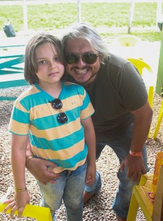 
<a style='margin-left: 5px;' class='btn btn-xs btn-social btn-facebook' href='https://www.facebook.com/sharer/sharer.php?u=https://www.galeramix.com.br/imagem/a46/800-800-90/conteudo/site_galerias/46/churrascada-afajti-tijucas-galera-mix-93.jpg' rel='popup' data-width='500' data-height='400'><i class='fa fa-facebook'></i>Compartilhar <span class='hidden-xs'>no Facebook</span>
</a> 
<a class='btn btn-default btn-xs' target='_blank' href='imagem/a46/800-800-90/conteudo/site_galerias/46/churrascada-afajti-tijucas-galera-mix-93.jpg'>
<span class='glyphicon glyphicon-cloud-download'></span> Salvar
</a>
