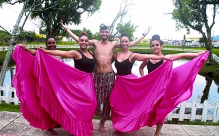 
                                    <a style='margin-left: 5px;' class='btn btn-xs btn-social btn-facebook' href='https://www.facebook.com/sharer/sharer.php?u=https://www.galeramix.com.br/imagem/a47/800-800-90/conteudo/site_galerias/47/01feijoada-consciencia-negra-casarao-gallotti-tijucas-45.jpg' rel='popup' data-width='500' data-height='400'><i class='fa fa-facebook'></i>Compartilhar <span class='hidden-xs'>no Facebook</span>
                                </a> 
                                <a class='btn btn-default btn-xs' target='_blank' href='imagem/a47/800-800-90/conteudo/site_galerias/47/01feijoada-consciencia-negra-casarao-gallotti-tijucas-45.jpg'>
                                    <span class='glyphicon glyphicon-cloud-download'></span> Salvar
                                </a>
                                