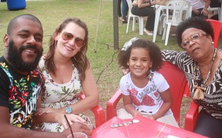 
                            <a style='margin-left: 5px;' class='btn btn-xs btn-social btn-facebook' href='https://www.facebook.com/sharer/sharer.php?u=https://www.galeramix.com.br/imagem/a47/800-800-90/conteudo/site_galerias/47/feijoada-consciencia-negra-casarao-gallotti-tijucas-10.jpg' rel='popup' data-width='500' data-height='400'><i class='fa fa-facebook'></i>Compartilhar <span class='hidden-xs'>no Facebook</span>
                        </a> 
                        <a class='btn btn-default btn-xs' target='_blank' href='imagem/a47/800-800-90/conteudo/site_galerias/47/feijoada-consciencia-negra-casarao-gallotti-tijucas-10.jpg'>
                            <span class='glyphicon glyphicon-cloud-download'></span> Salvar
                        </a>
                        