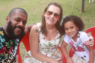 
                        <a style='margin-left: 5px;' class='btn btn-xs btn-social btn-facebook' href='https://www.facebook.com/sharer/sharer.php?u=https://www.galeramix.com.br/imagem/a47/800-800-90/conteudo/site_galerias/47/feijoada-consciencia-negra-casarao-gallotti-tijucas-11.jpg' rel='popup' data-width='500' data-height='400'><i class='fa fa-facebook'></i>Compartilhar <span class='hidden-xs'>no Facebook</span>
                    </a> 
                    <a class='btn btn-default btn-xs' target='_blank' href='imagem/a47/800-800-90/conteudo/site_galerias/47/feijoada-consciencia-negra-casarao-gallotti-tijucas-11.jpg'>
                        <span class='glyphicon glyphicon-cloud-download'></span> Salvar
                    </a>
                    