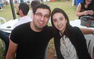 
            <a style='margin-left: 5px;' class='btn btn-xs btn-social btn-facebook' href='https://www.facebook.com/sharer/sharer.php?u=https://www.galeramix.com.br/imagem/a47/800-800-90/conteudo/site_galerias/47/feijoada-consciencia-negra-casarao-gallotti-tijucas-14.jpg' rel='popup' data-width='500' data-height='400'><i class='fa fa-facebook'></i>Compartilhar <span class='hidden-xs'>no Facebook</span>
        </a> 
        <a class='btn btn-default btn-xs' target='_blank' href='imagem/a47/800-800-90/conteudo/site_galerias/47/feijoada-consciencia-negra-casarao-gallotti-tijucas-14.jpg'>
            <span class='glyphicon glyphicon-cloud-download'></span> Salvar
        </a>
        