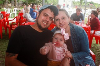 
        <a style='margin-left: 5px;' class='btn btn-xs btn-social btn-facebook' href='https://www.facebook.com/sharer/sharer.php?u=https://www.galeramix.com.br/imagem/a47/800-800-90/conteudo/site_galerias/47/feijoada-consciencia-negra-casarao-gallotti-tijucas-15.jpg' rel='popup' data-width='500' data-height='400'><i class='fa fa-facebook'></i>Compartilhar <span class='hidden-xs'>no Facebook</span>
    </a> 
    <a class='btn btn-default btn-xs' target='_blank' href='imagem/a47/800-800-90/conteudo/site_galerias/47/feijoada-consciencia-negra-casarao-gallotti-tijucas-15.jpg'>
        <span class='glyphicon glyphicon-cloud-download'></span> Salvar
    </a>
    