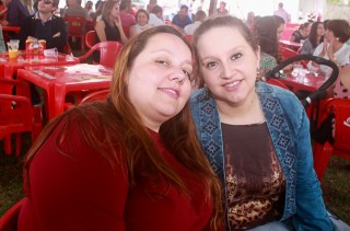 
    <a style='margin-left: 5px;' class='btn btn-xs btn-social btn-facebook' href='https://www.facebook.com/sharer/sharer.php?u=https://www.galeramix.com.br/imagem/a47/800-800-90/conteudo/site_galerias/47/feijoada-consciencia-negra-casarao-gallotti-tijucas-16.jpg' rel='popup' data-width='500' data-height='400'><i class='fa fa-facebook'></i>Compartilhar <span class='hidden-xs'>no Facebook</span>
</a> 
<a class='btn btn-default btn-xs' target='_blank' href='imagem/a47/800-800-90/conteudo/site_galerias/47/feijoada-consciencia-negra-casarao-gallotti-tijucas-16.jpg'>
    <span class='glyphicon glyphicon-cloud-download'></span> Salvar
</a>
