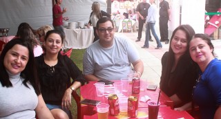 
<a style='margin-left: 5px;' class='btn btn-xs btn-social btn-facebook' href='https://www.facebook.com/sharer/sharer.php?u=https://www.galeramix.com.br/imagem/a47/800-800-90/conteudo/site_galerias/47/feijoada-consciencia-negra-casarao-gallotti-tijucas-19.jpg' rel='popup' data-width='500' data-height='400'><i class='fa fa-facebook'></i>Compartilhar <span class='hidden-xs'>no Facebook</span>
</a> 
<a class='btn btn-default btn-xs' target='_blank' href='imagem/a47/800-800-90/conteudo/site_galerias/47/feijoada-consciencia-negra-casarao-gallotti-tijucas-19.jpg'>
<span class='glyphicon glyphicon-cloud-download'></span> Salvar
</a>
