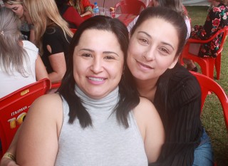 
<a style='margin-left: 5px;' class='btn btn-xs btn-social btn-facebook' href='https://www.facebook.com/sharer/sharer.php?u=https://www.galeramix.com.br/imagem/a47/800-800-90/conteudo/site_galerias/47/feijoada-consciencia-negra-casarao-gallotti-tijucas-20.jpg' rel='popup' data-width='500' data-height='400'><i class='fa fa-facebook'></i>Compartilhar <span class='hidden-xs'>no Facebook</span>
</a> 
<a class='btn btn-default btn-xs' target='_blank' href='imagem/a47/800-800-90/conteudo/site_galerias/47/feijoada-consciencia-negra-casarao-gallotti-tijucas-20.jpg'>
<span class='glyphicon glyphicon-cloud-download'></span> Salvar
</a>
