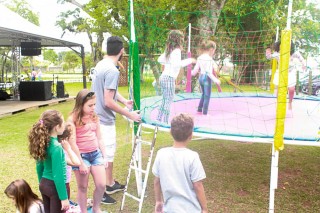 
<a style='margin-left: 5px;' class='btn btn-xs btn-social btn-facebook' href='https://www.facebook.com/sharer/sharer.php?u=https://www.galeramix.com.br/imagem/a47/800-800-90/conteudo/site_galerias/47/feijoada-consciencia-negra-casarao-gallotti-tijucas-23.jpg' rel='popup' data-width='500' data-height='400'><i class='fa fa-facebook'></i>Compartilhar <span class='hidden-xs'>no Facebook</span>
</a> 
<a class='btn btn-default btn-xs' target='_blank' href='imagem/a47/800-800-90/conteudo/site_galerias/47/feijoada-consciencia-negra-casarao-gallotti-tijucas-23.jpg'>
<span class='glyphicon glyphicon-cloud-download'></span> Salvar
</a>
