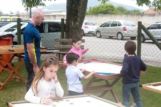 
<a style='margin-left: 5px;' class='btn btn-xs btn-social btn-facebook' href='https://www.facebook.com/sharer/sharer.php?u=https://www.galeramix.com.br/imagem/a47/800-800-90/conteudo/site_galerias/47/feijoada-consciencia-negra-casarao-gallotti-tijucas-24.jpg' rel='popup' data-width='500' data-height='400'><i class='fa fa-facebook'></i>Compartilhar <span class='hidden-xs'>no Facebook</span>
</a> 
<a class='btn btn-default btn-xs' target='_blank' href='imagem/a47/800-800-90/conteudo/site_galerias/47/feijoada-consciencia-negra-casarao-gallotti-tijucas-24.jpg'>
<span class='glyphicon glyphicon-cloud-download'></span> Salvar
</a>
