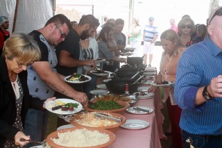 
<a style='margin-left: 5px;' class='btn btn-xs btn-social btn-facebook' href='https://www.facebook.com/sharer/sharer.php?u=https://www.galeramix.com.br/imagem/a47/800-800-90/conteudo/site_galerias/47/feijoada-consciencia-negra-casarao-gallotti-tijucas-28.jpg' rel='popup' data-width='500' data-height='400'><i class='fa fa-facebook'></i>Compartilhar <span class='hidden-xs'>no Facebook</span>
</a> 
<a class='btn btn-default btn-xs' target='_blank' href='imagem/a47/800-800-90/conteudo/site_galerias/47/feijoada-consciencia-negra-casarao-gallotti-tijucas-28.jpg'>
<span class='glyphicon glyphicon-cloud-download'></span> Salvar
</a>
