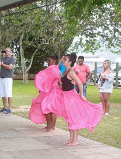 
<a style='margin-left: 5px;' class='btn btn-xs btn-social btn-facebook' href='https://www.facebook.com/sharer/sharer.php?u=https://www.galeramix.com.br/imagem/a47/800-800-90/conteudo/site_galerias/47/feijoada-consciencia-negra-casarao-gallotti-tijucas-34.jpg' rel='popup' data-width='500' data-height='400'><i class='fa fa-facebook'></i>Compartilhar <span class='hidden-xs'>no Facebook</span>
</a> 
<a class='btn btn-default btn-xs' target='_blank' href='imagem/a47/800-800-90/conteudo/site_galerias/47/feijoada-consciencia-negra-casarao-gallotti-tijucas-34.jpg'>
<span class='glyphicon glyphicon-cloud-download'></span> Salvar
</a>
