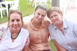 
<a style='margin-left: 5px;' class='btn btn-xs btn-social btn-facebook' href='https://www.facebook.com/sharer/sharer.php?u=https://www.galeramix.com.br/imagem/a47/800-800-90/conteudo/site_galerias/47/feijoada-consciencia-negra-casarao-gallotti-tijucas-4.jpg' rel='popup' data-width='500' data-height='400'><i class='fa fa-facebook'></i>Compartilhar <span class='hidden-xs'>no Facebook</span>
</a> 
<a class='btn btn-default btn-xs' target='_blank' href='imagem/a47/800-800-90/conteudo/site_galerias/47/feijoada-consciencia-negra-casarao-gallotti-tijucas-4.jpg'>
<span class='glyphicon glyphicon-cloud-download'></span> Salvar
</a>
