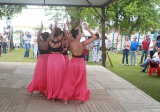 
<a style='margin-left: 5px;' class='btn btn-xs btn-social btn-facebook' href='https://www.facebook.com/sharer/sharer.php?u=https://www.galeramix.com.br/imagem/a47/800-800-90/conteudo/site_galerias/47/feijoada-consciencia-negra-casarao-gallotti-tijucas-41.jpg' rel='popup' data-width='500' data-height='400'><i class='fa fa-facebook'></i>Compartilhar <span class='hidden-xs'>no Facebook</span>
</a> 
<a class='btn btn-default btn-xs' target='_blank' href='imagem/a47/800-800-90/conteudo/site_galerias/47/feijoada-consciencia-negra-casarao-gallotti-tijucas-41.jpg'>
<span class='glyphicon glyphicon-cloud-download'></span> Salvar
</a>
