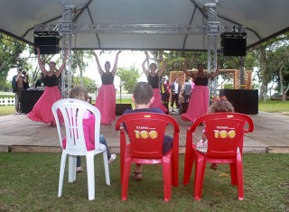 
<a style='margin-left: 5px;' class='btn btn-xs btn-social btn-facebook' href='https://www.facebook.com/sharer/sharer.php?u=https://www.galeramix.com.br/imagem/a47/800-800-90/conteudo/site_galerias/47/feijoada-consciencia-negra-casarao-gallotti-tijucas-43.jpg' rel='popup' data-width='500' data-height='400'><i class='fa fa-facebook'></i>Compartilhar <span class='hidden-xs'>no Facebook</span>
</a> 
<a class='btn btn-default btn-xs' target='_blank' href='imagem/a47/800-800-90/conteudo/site_galerias/47/feijoada-consciencia-negra-casarao-gallotti-tijucas-43.jpg'>
<span class='glyphicon glyphicon-cloud-download'></span> Salvar
</a>
