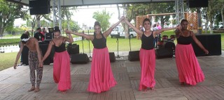 
<a style='margin-left: 5px;' class='btn btn-xs btn-social btn-facebook' href='https://www.facebook.com/sharer/sharer.php?u=https://www.galeramix.com.br/imagem/a47/800-800-90/conteudo/site_galerias/47/feijoada-consciencia-negra-casarao-gallotti-tijucas-44.jpg' rel='popup' data-width='500' data-height='400'><i class='fa fa-facebook'></i>Compartilhar <span class='hidden-xs'>no Facebook</span>
</a> 
<a class='btn btn-default btn-xs' target='_blank' href='imagem/a47/800-800-90/conteudo/site_galerias/47/feijoada-consciencia-negra-casarao-gallotti-tijucas-44.jpg'>
<span class='glyphicon glyphicon-cloud-download'></span> Salvar
</a>
