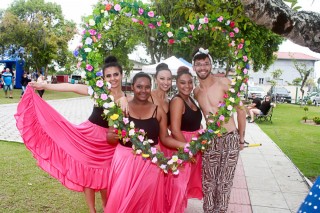 
<a style='margin-left: 5px;' class='btn btn-xs btn-social btn-facebook' href='https://www.facebook.com/sharer/sharer.php?u=https://www.galeramix.com.br/imagem/a47/800-800-90/conteudo/site_galerias/47/feijoada-consciencia-negra-casarao-gallotti-tijucas-47.jpg' rel='popup' data-width='500' data-height='400'><i class='fa fa-facebook'></i>Compartilhar <span class='hidden-xs'>no Facebook</span>
</a> 
<a class='btn btn-default btn-xs' target='_blank' href='imagem/a47/800-800-90/conteudo/site_galerias/47/feijoada-consciencia-negra-casarao-gallotti-tijucas-47.jpg'>
<span class='glyphicon glyphicon-cloud-download'></span> Salvar
</a>
