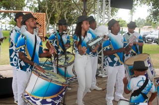 
<a style='margin-left: 5px;' class='btn btn-xs btn-social btn-facebook' href='https://www.facebook.com/sharer/sharer.php?u=https://www.galeramix.com.br/imagem/a47/800-800-90/conteudo/site_galerias/47/feijoada-consciencia-negra-casarao-gallotti-tijucas-49.jpg' rel='popup' data-width='500' data-height='400'><i class='fa fa-facebook'></i>Compartilhar <span class='hidden-xs'>no Facebook</span>
</a> 
<a class='btn btn-default btn-xs' target='_blank' href='imagem/a47/800-800-90/conteudo/site_galerias/47/feijoada-consciencia-negra-casarao-gallotti-tijucas-49.jpg'>
<span class='glyphicon glyphicon-cloud-download'></span> Salvar
</a>
